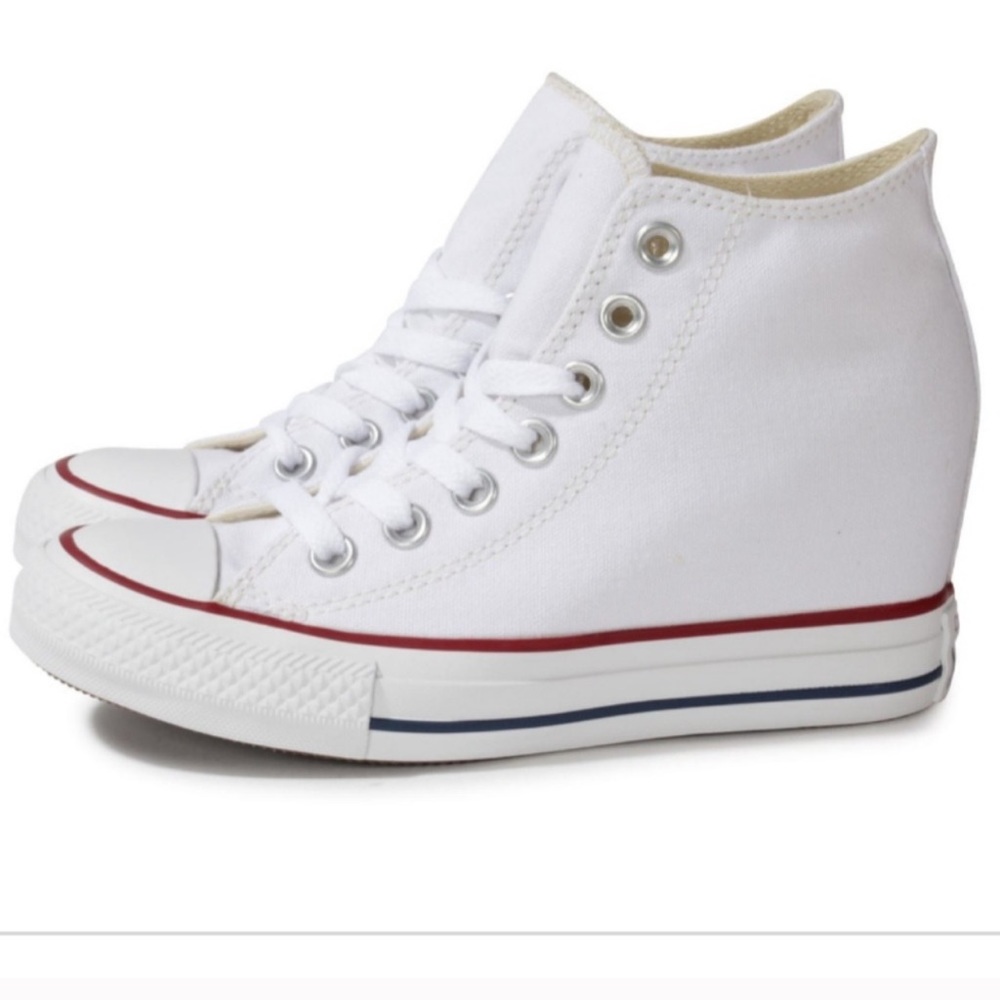 Chuck Taylor Converse Wedge Lux Sneaker